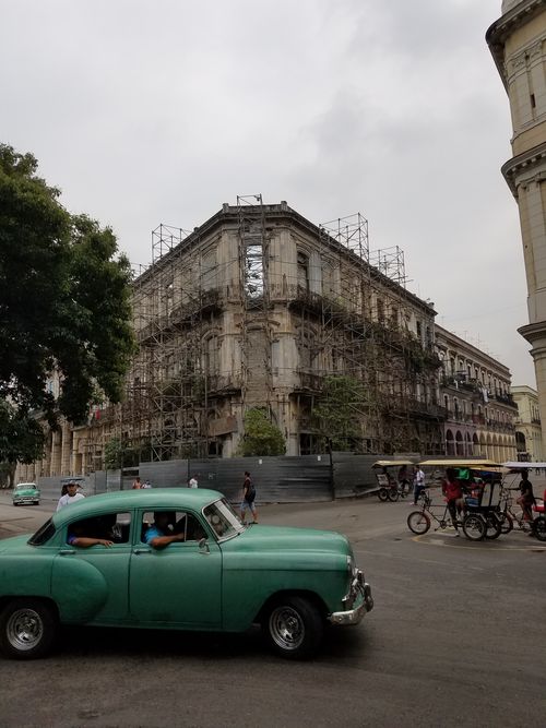 "Frozen in time" is how one British tourist described the sights of Havana. (9NEWS)