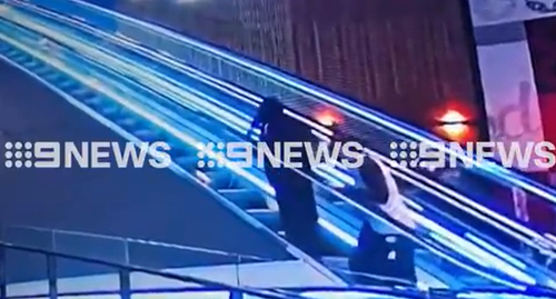 Clayton accoltella la CCTV il 20 marzo