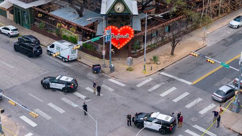 El tiroteo comenzó pasada la medianoche en el centro de Austin, Texas.