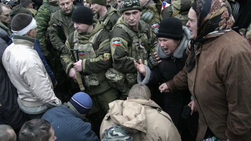 Pro-Russian rebels parade captured Ukrainian troops