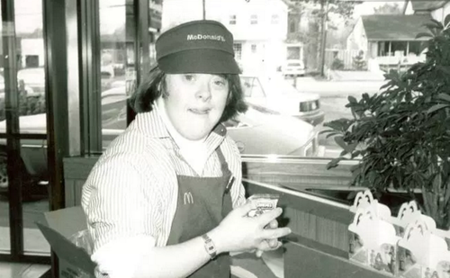 Woman with Down syndrome announces retirement after 32 years of work 
