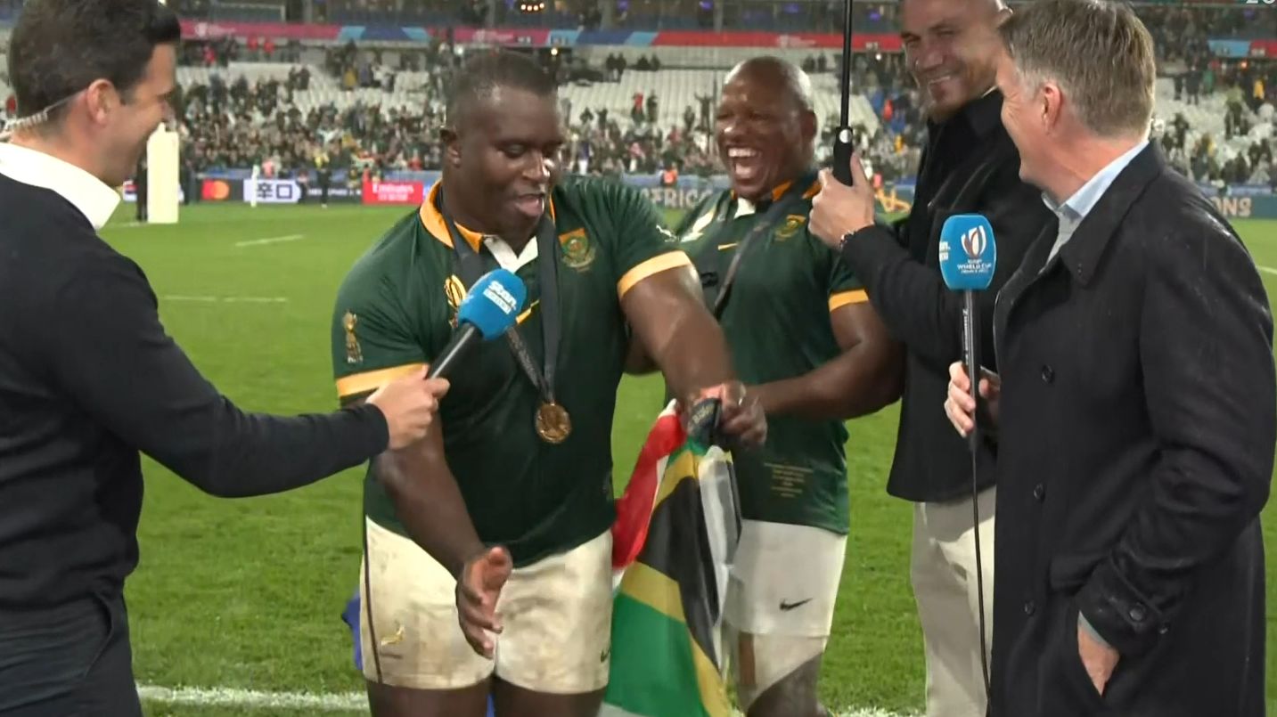 Trevor Nyakane dances with his Springboks teammate and the Stan Sport crew.