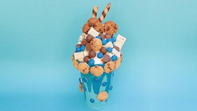 Recipe: <a href="http://kitchen.nine.com.au/2017/01/06/10/16/cookie-monster-milkshake-smash-cake" target="_top">Cookie Monster 'milkshake' smash cake</a>