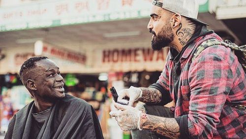 The Aussie barber giving free haircuts to the homeless on his day off