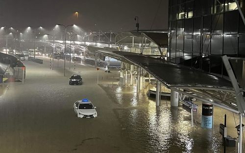 2023 年 1 月 27 日星期五晚上奥克兰机场发生洪水