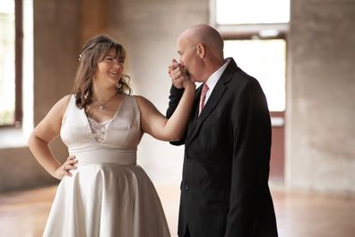 Daughters stage wedding dance with their dying father