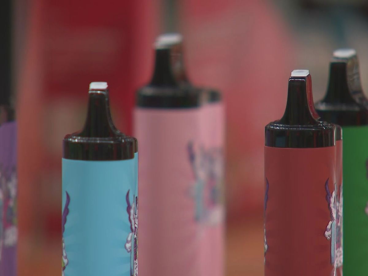 Vaping laws: Bringing disposable vapes into Australia to be illegal from  January 1