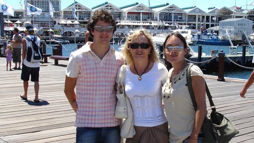 Laura (right) with her mother Leona and brother Matthew. (Supplied)