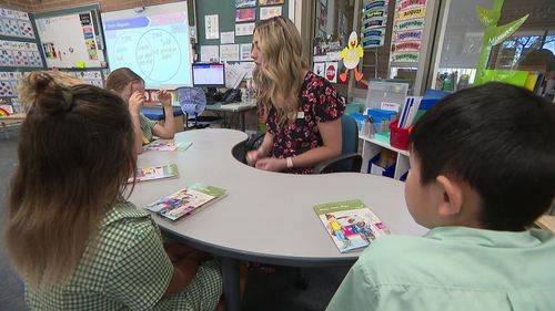L'Australian Education Union sta esortando il governo del Victoria a sperimentare una settimana lavorativa di quattro giorni per gli insegnanti per evitare futuri problemi di reclutamento.