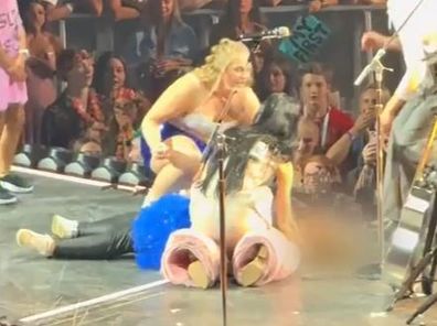 Katy Perry tends to fan who collapsed