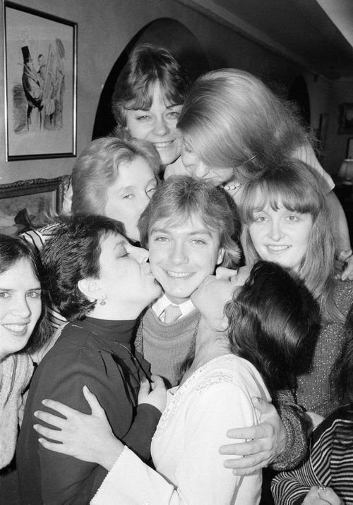 Cassidy flanked by adoring female fans in 1984 (AP)