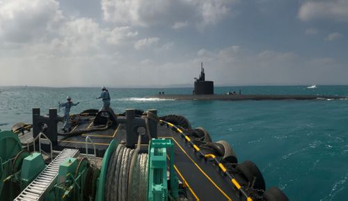 A US Navy Los Angeles class submarine surfaces along side a Japanese navy resupply vessel during the Keen Sword drills. (US Navy).