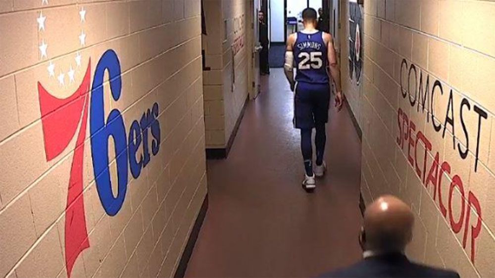 Simmons injures ankle in Cavs loss