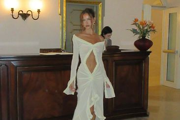 Isabelle Mathers wears a cream gown to her friend&#x27;s wedding in Italy