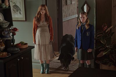 Isla Fisher as Mary and Ariel Donoghue as Emma