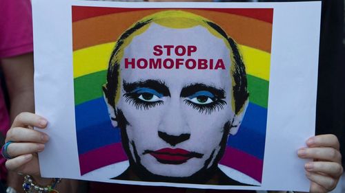 Russia outlaws image implying Putin is gay