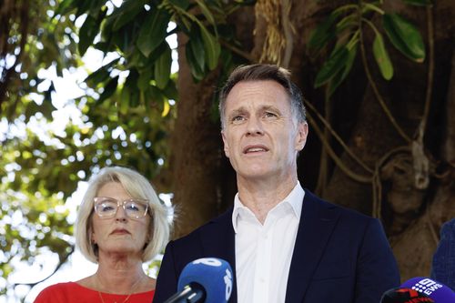 Conferência de imprensa para discutir a próxima visita do presidente israelense Isaac Herzog a Sydney. O primeiro-ministro de NSW, Chris Minns, fala aos repórteres, ladeado pela Ministra da Polícia e Contra-terrorismo, Yasmin Catley. O Domínio, Sydney. 7 de fevereiro de 2026. Foto: Max Mason-Hubers.