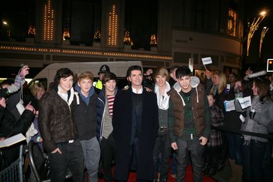 (L-R) Harry Styles, Nial Horan, Louis Tomlinson, Simon Cowell, Liam Payne and Zayn Malik of One Direction attend the One Direction performance