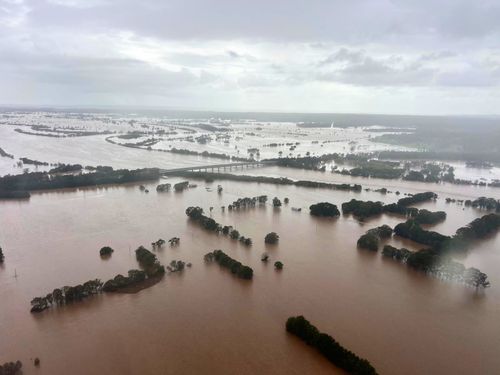  #RFS crews alongside aviation rescue teams, have been working throughout the Mid-North Coast area, including around Taree. With minor to major flooding affecting the Hunter Valley and Mid-Coast areas, our aviation rescue crews have completed six rescues today. 