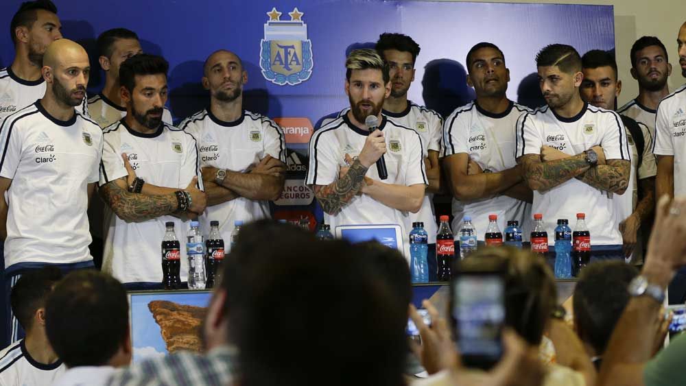 Messi leads Argentina team ban on media