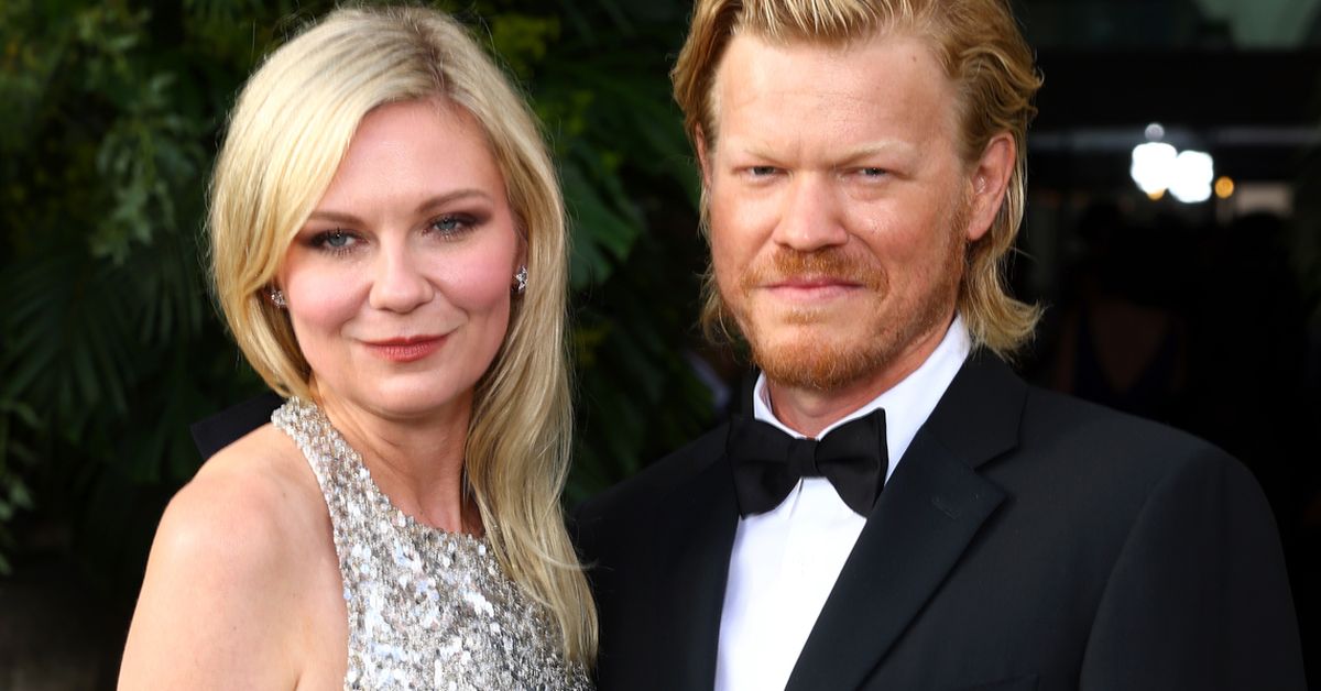 Actress' dazzling gown for star-studded Paris ball