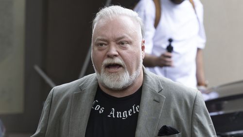 Il conduttore radiofonico Kyle Sandilands lascia la sua casa, Vaucluse, il 17 marzo 2026. Immagine 2