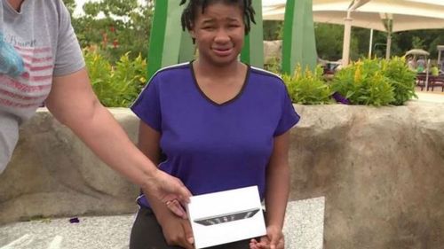 US couple replaces lost iPad of autistic woman in random display of kindness