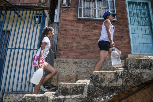 In Petare, one of the largest poor sectors in Latin America, they have gone for more than 40 days without water. (Photo by Roman Camacho / SOPA Images/Sipa USA) .