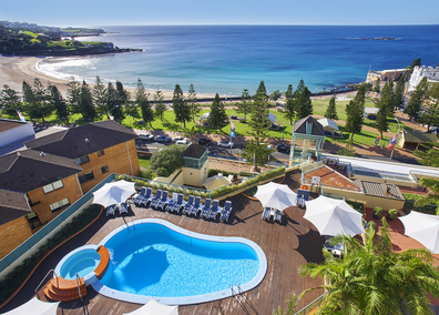 Crowne Plaza Coogee pool area