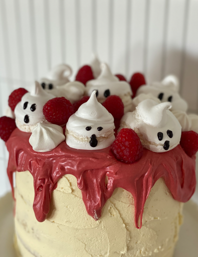 Fat Mum Slim's 'Ghost Cake' Halloween mud cake hack