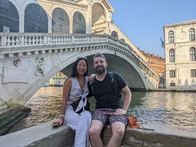My wife Louise and me, wearing one of four 4-shirts i had for the trip, sitting near the Rialto Bridge in Venice.