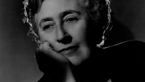 Agatha Christie, tüm zamanların en çok satan yazarı oldu.