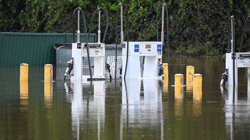 Des scènes d'inondation de Camden alors que l'eau baisse.