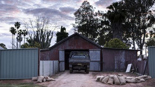 Forbes residents are barricading their homes and businesses with sandbags as they prepare for an evacuation order amid rising floodwaters.