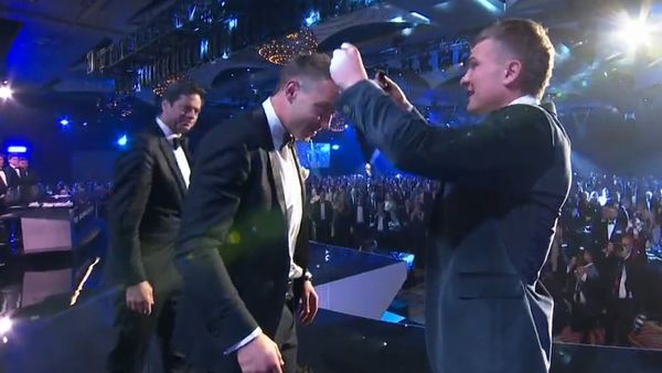 AFL 2022: Andrew Gaze lashes 'uncomfortable' scenes at Brownlow