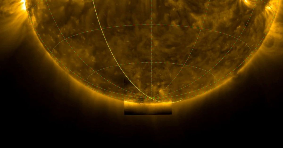 Spacecraft snaps stunning first photos of sun's south pole