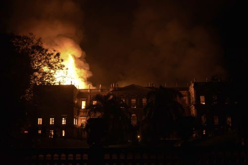  A fire devoured the National Museum of Rio de Janeiro, which houses some 20 million pieces dating from the Brazilian imperial era and which celebrates its 200 years of history in 2018