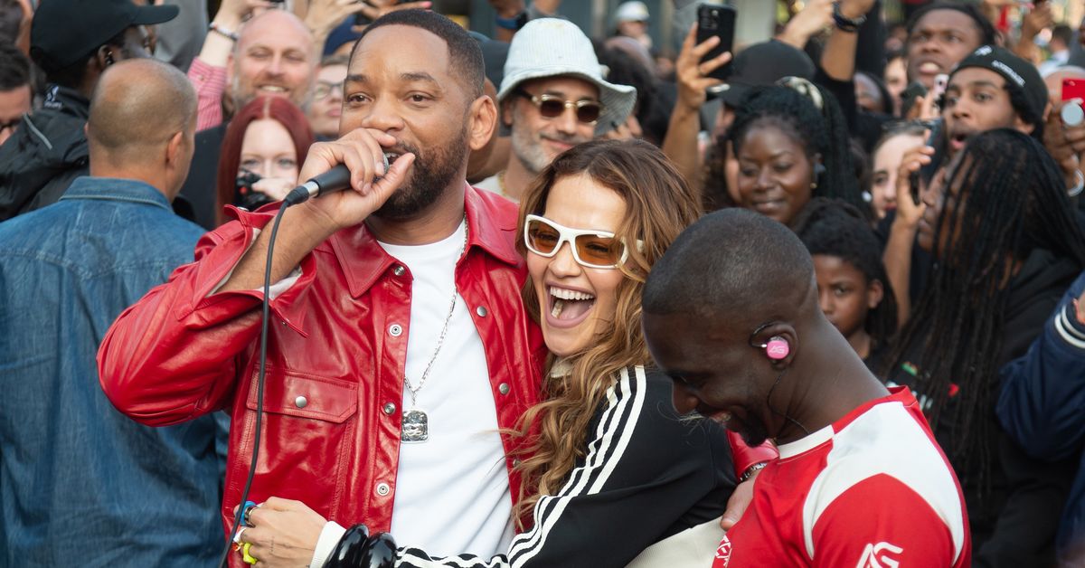A-listers shock city with surprise pop-up performance