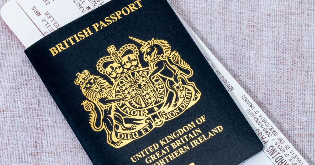 Simon paid $3k to renounce family's citizenship after passport change