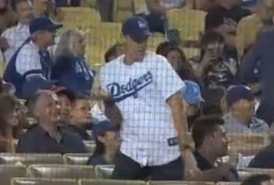 <b>A US baseball fan showed there's no shame in living in the past by busting out some hilariously enthusiastic dance moves to Beyonce's debut single, "Crazy in Love" during a recent LA Dodgers game.</b><br/><br/>Never mind the fact the song is over a decade old, the Dodgers fan cast aside any inhibitions to sway and groove - much to the mirth of fellow spectators.<br/><br/>The man joins a long list of humorous - and in some cases embarrassing - dancing sports fans in a spectator past time now as common as chanting for your team.