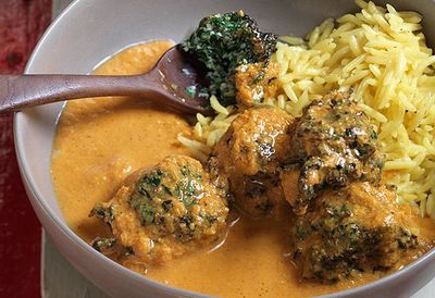 <a href="http://kitchen.nine.com.au/2016/05/05/09/58/anjum-anands-fluffy-spinach-koftas-in-a-creamy-tomato-curry" target="_top">Anjum Anand's fluffy spinach koftas in a creamy tomato curry</a>