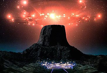 Where do humans meet the aliens in Close Encounters of the Third Kind?