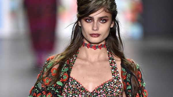 A model rocking the red for Anna Sui's NYFW show.