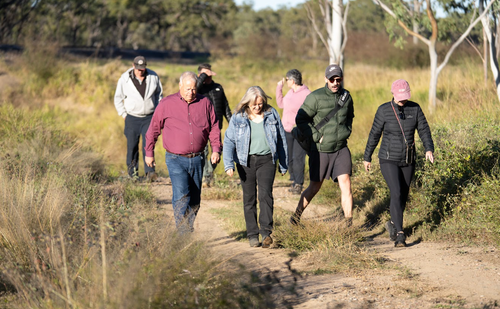 A equipe da Outback Murder Highway visita Sensible Creek.