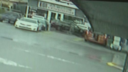 CCTV of before and after the machete attack in Perth