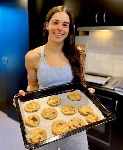 jakara anthony baking cookies