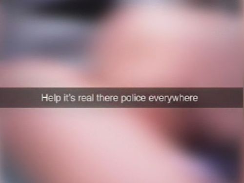 Gli studenti hanno inviato messaggi ai loro genitori o pubblicato foto e video sui social media.