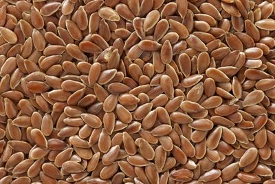 Teaspoon of whole flaxseed
(5g): 1.4g fibre