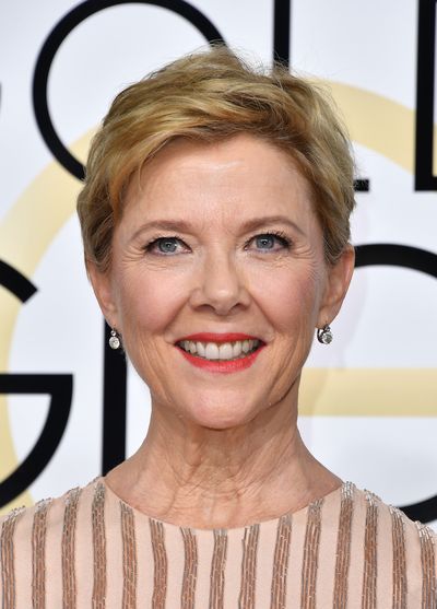 <p>Annette Benning  wore 100 per cent perfect makeup - a bright red lipstick, sheer foundation and only a hint of shadow on her eyes allowing her natural beauty to speak for itself.</p>
<p>Image: Getty.</p>