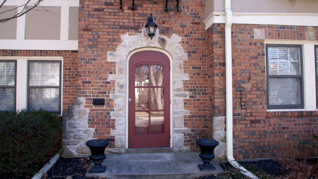 Bargain Mansions Season 4 Ep 2 Total Tudor Victory, Watch TV Online